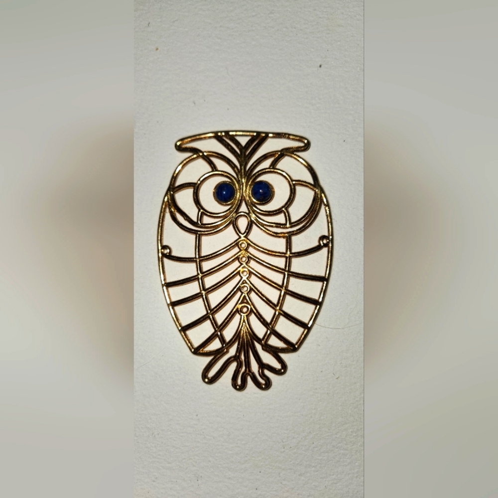 Gold tone owl Pendent (4 For $25)
